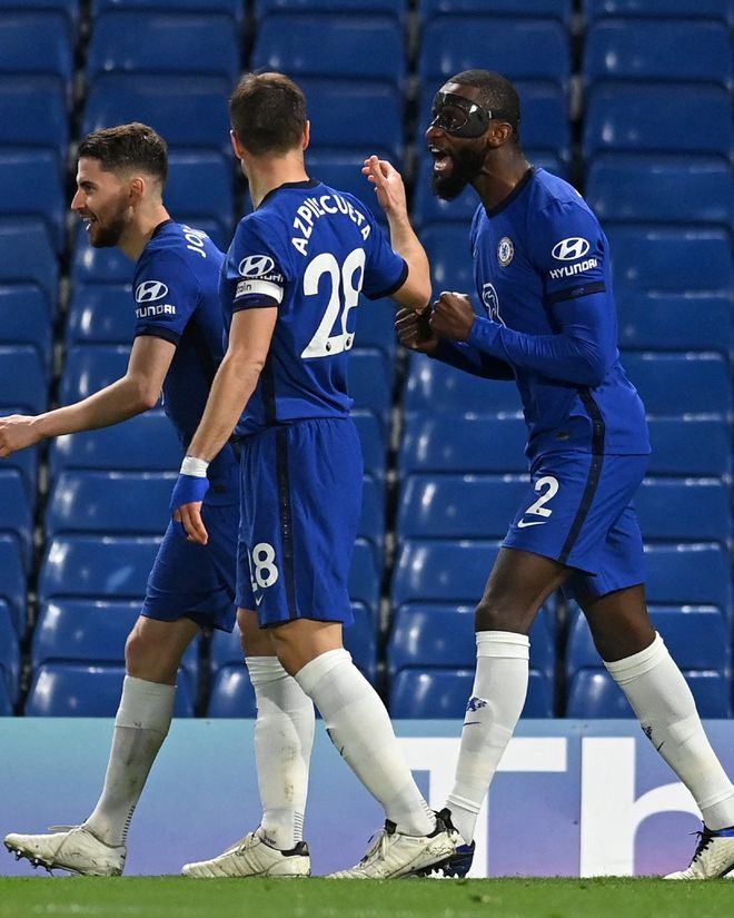 摸吉祥物女演员胸部，前塞尔塔队长马略被判赔偿1000欧