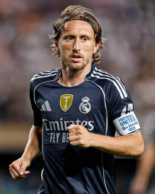 2026年世界杯阿根廷与葡萄牙分组，C罗与梅西将争夺冠军，竞争激烈，可能上演“火星撞地球”对决。