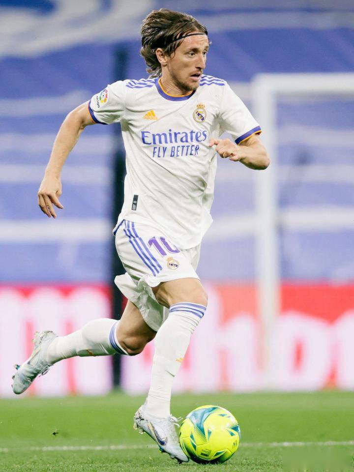 美因茨2-1逆转佛罗伦萨，李在城补时绝杀，霍勒巴赫破门